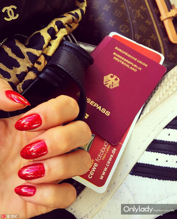 美甲款式推荐2024夏款手绘美甲,美甲款式手绘爆款美甲图显白