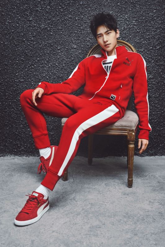 白色小腿袜休闲风穿搭,白色短袜搭运动鞋