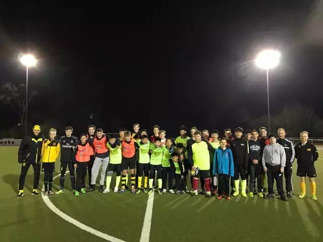 瓒崇悆灏忓皢浠殑鏄ュぉ,缁胯尩鍦虹殑瓒崇悆灏忓皢