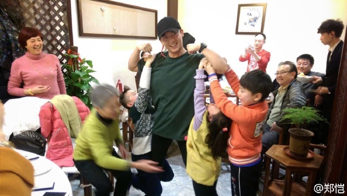 明星怎样过春节,明星新年怎么穿