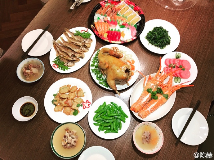 明星怎样过春节,明星新年怎么穿