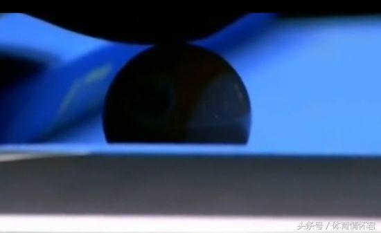 台球美女裁判绝技惊人，能双腿夹碎核桃比下潘晓婷