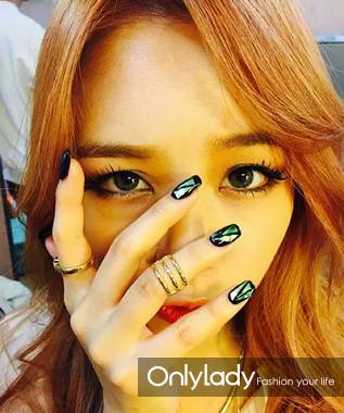 美甲款式推荐2024夏款手绘美甲,美甲款式手绘爆款美甲图显白