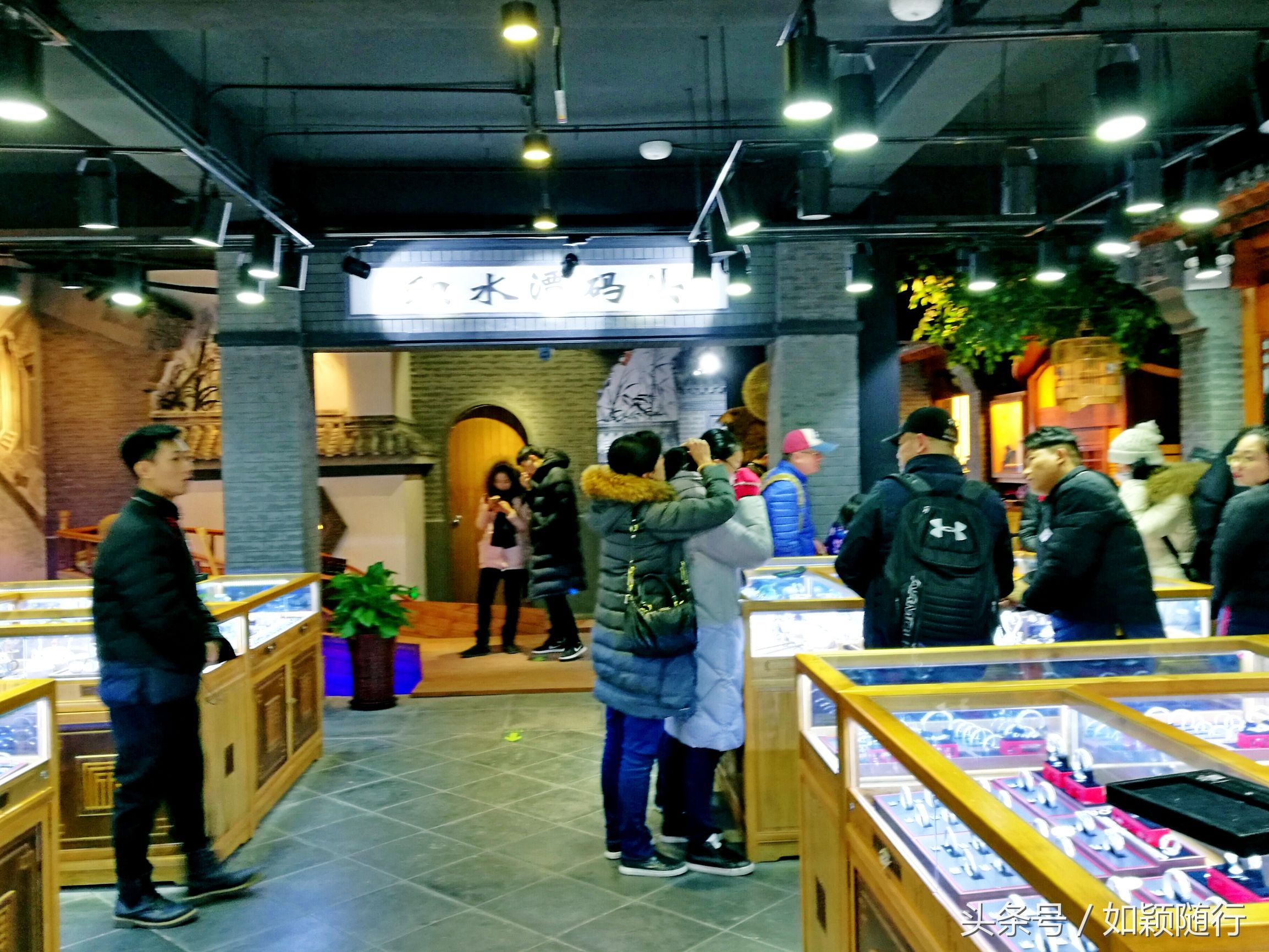 北京烟袋斜街～600年的历史文化名街古香古色京韵味十足