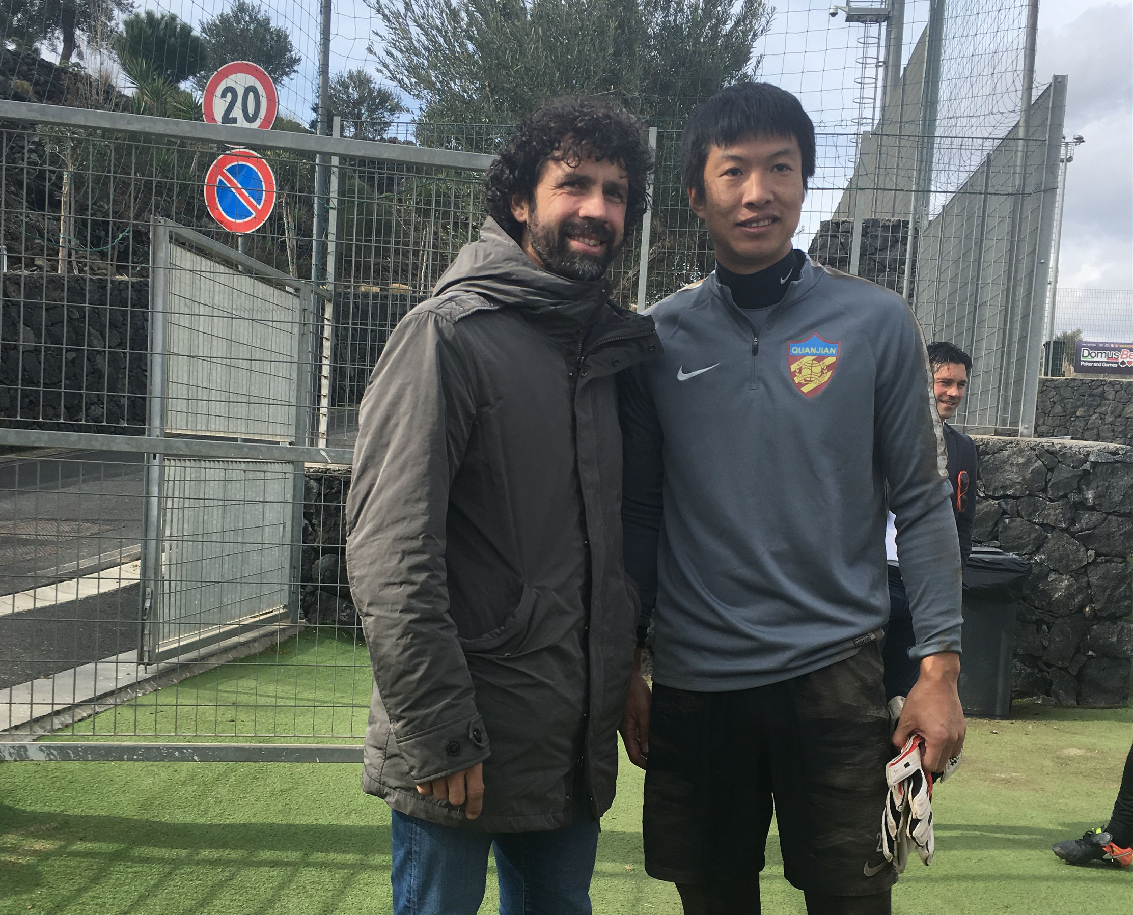 天津足球故人拜访卡帅，托马西：祝福卡帅，但津门德比我挺泰达！