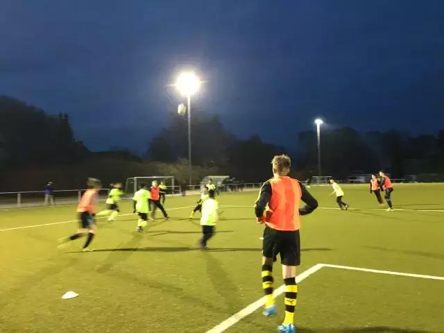 瓒崇悆灏忓皢浠殑鏄ュぉ,缁胯尩鍦虹殑瓒崇悆灏忓皢