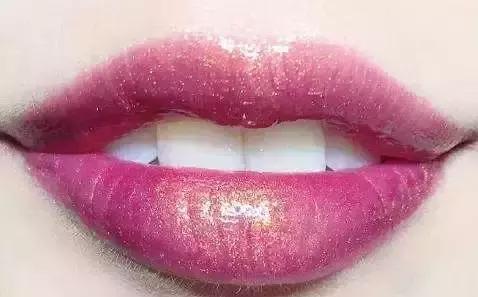 情人节给女朋友送什么口红,情人节给女朋友买口红买什么颜色