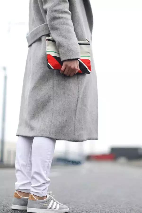 杨幂小金珠手链,杨幂小贝壳黑裙