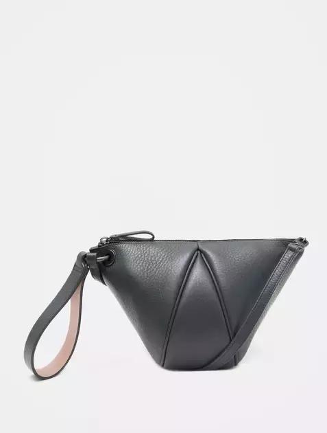 鬼怪剧终，那些美貌的包包却让女王完全停不下来种草