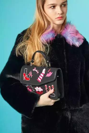 鬼怪剧终，那些美貌的包包却让女王完全停不下来种草