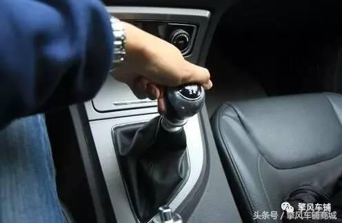 2014款卡罗拉手动挡车怎么挂倒挡,不同车挂倒挡技巧视频
