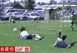 100个笑死人的足球集锦,搞笑足球动图
