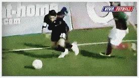 100个笑死人的足球集锦,搞笑足球动图