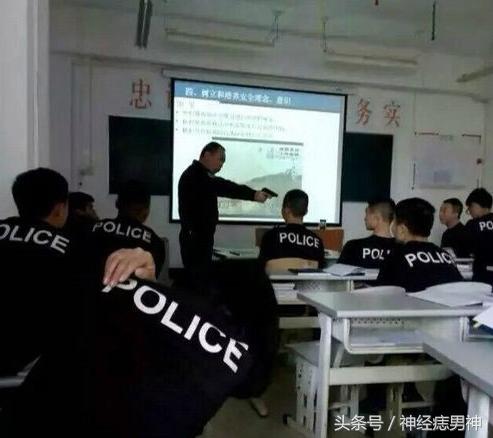 从来没有化过妆玩cos,从没见过这么小众的cos