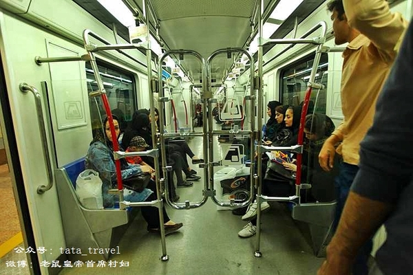 伊朗女人踢足球吗,伊朗女孩踢足球