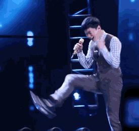 张杰下腰唱歌视频完整版,张杰下腰薛之谦