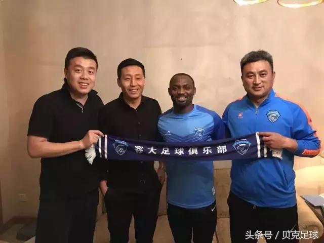 曾经和梅西同场竞技的巨星,曾经与梅西并肩的中国球员