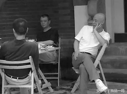 翘二郎腿如何整治,翘二郎腿怎么矫正