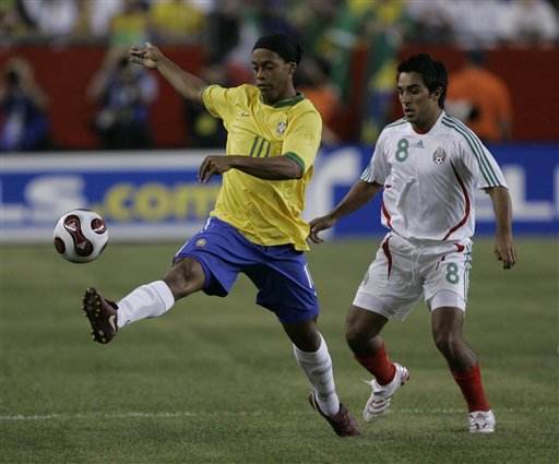 足坛只有梅西可以不参与防守,当今足坛哪个球员能打过梅西