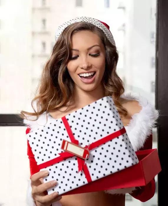 情人节给女朋友送什么口红,情人节给女朋友买口红买什么颜色