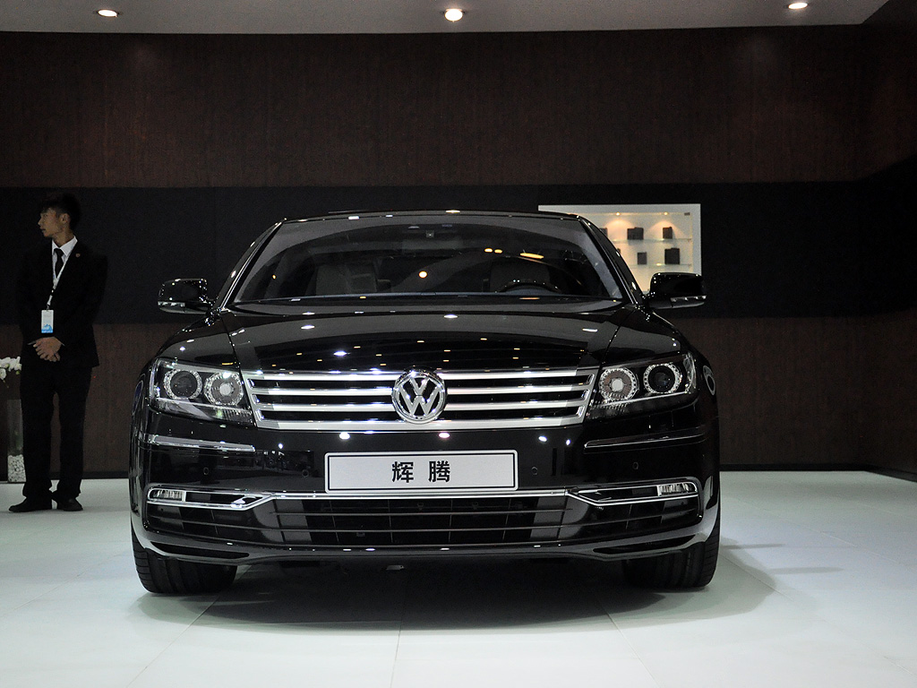 一大哥花了256万买了辆W12缸辉腾，引发了以下几件事！