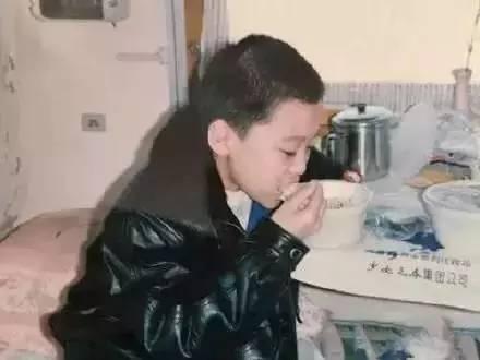 郑渊洁我眼中的童话大王,一包方便面就能满足的童年