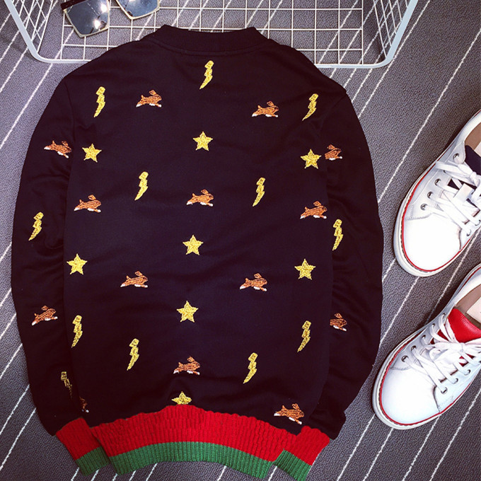 开春必穿的卫衣美翻了,今年卫衣这样穿谁穿都时髦