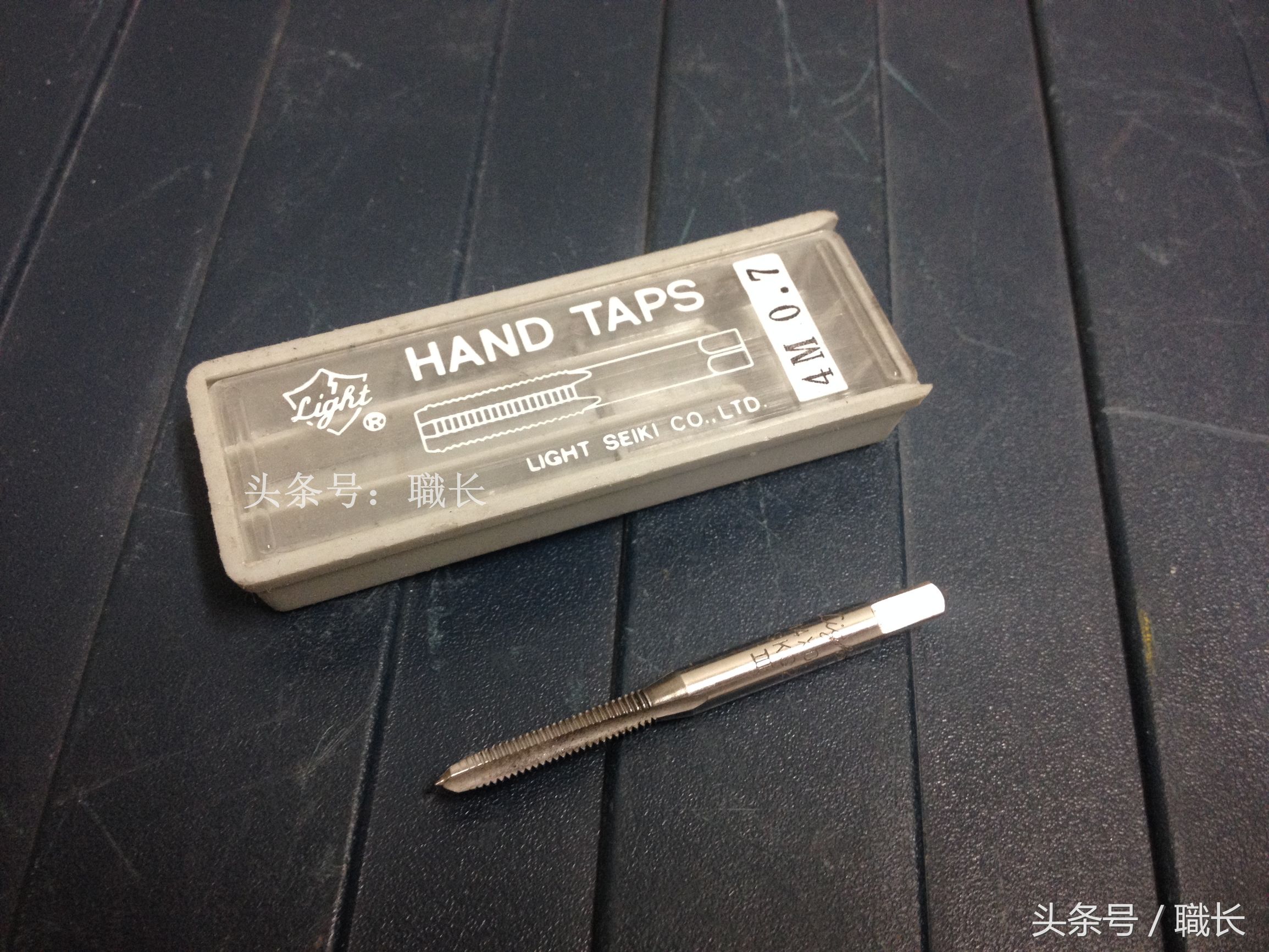 电盒螺丝孔坏了修复,在日本维修家电