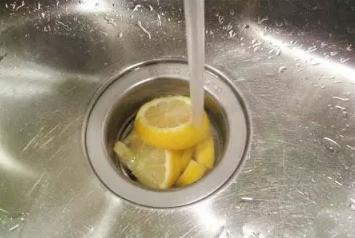 厨房水槽怎样清洗最干净,不锈钢水槽怎么洗才干净