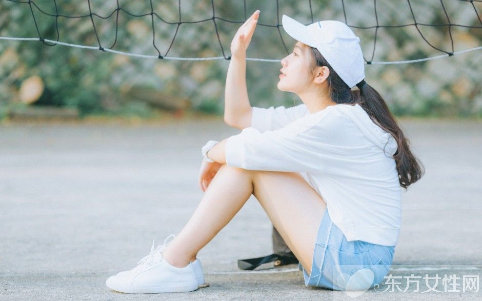 怀孕初期出血了试纸测得出来吗,怀孕初期用早孕试纸颜色变浅