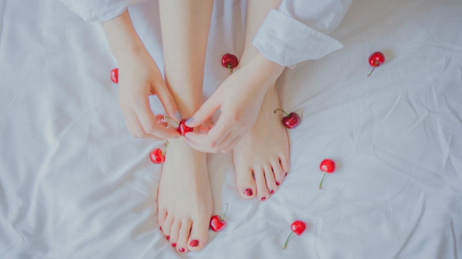 怀孕初期出血了试纸测得出来吗,怀孕初期用早孕试纸颜色变浅