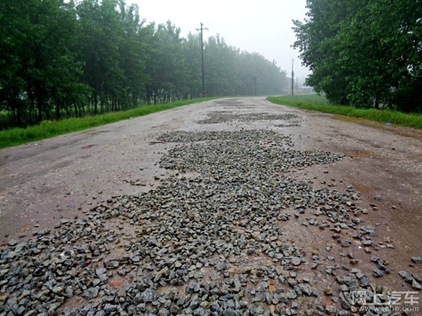 底盘低磕底盘有事吗,汽车底盘被磕后最怕哪里坏
