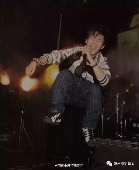 张杰下腰唱歌视频完整版,张杰下腰薛之谦