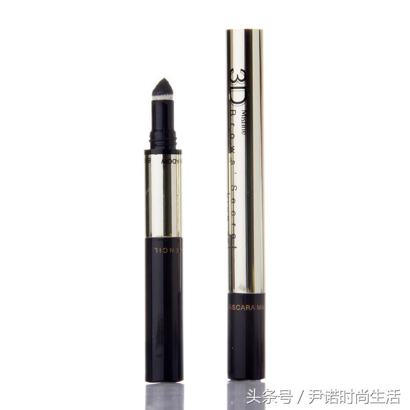 她妆前满脸暗疮，妆后美若天仙