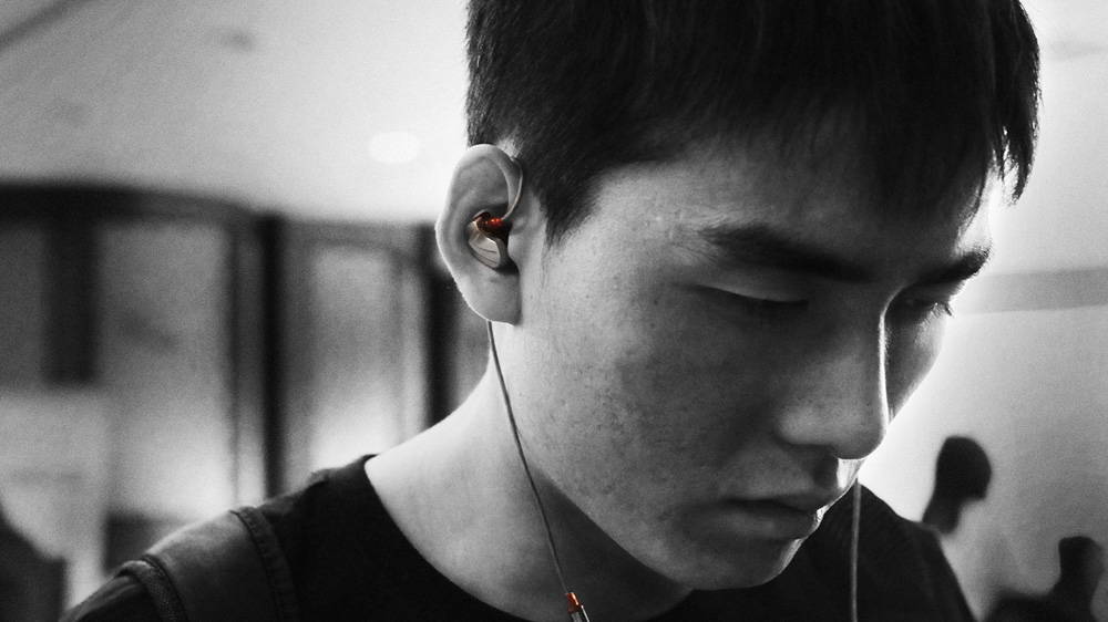 你真的会戴耳机吗,佩戴入耳式耳机有坏处嘛