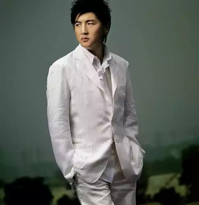 他较真、激情又平和，只为华语乐坛“第一男声”