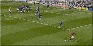 女球迷吹小贝，不看球的吹老马，看球的吹罗尼，踢球的吹他！