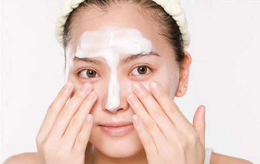 脸毛孔粗大收缩毛孔最有效的方法,脸上毛孔粗大用什么就会收缩毛孔