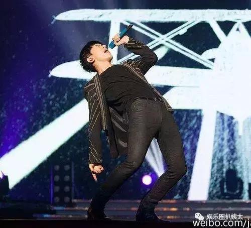 张杰下腰唱歌视频完整版,张杰下腰薛之谦