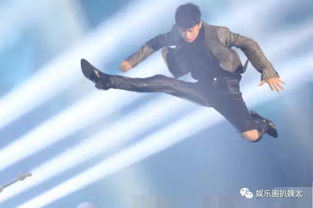 张杰下腰唱歌视频完整版,张杰下腰薛之谦