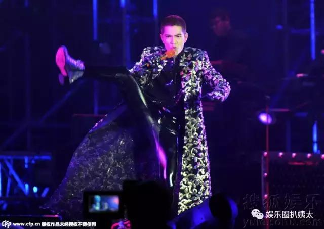 张杰下腰唱歌视频完整版,张杰下腰薛之谦