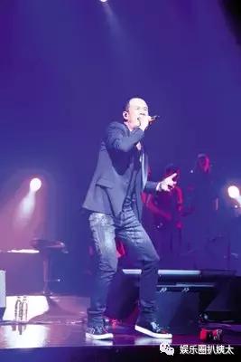 张杰下腰唱歌视频完整版,张杰下腰薛之谦