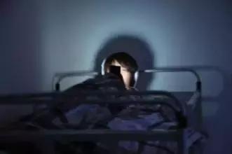 眼睛里有结石是不是容易发炎,眼睛长结石有什么症状