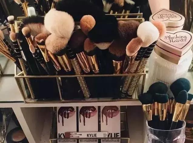 sad！我可能买了一个假化妆台！