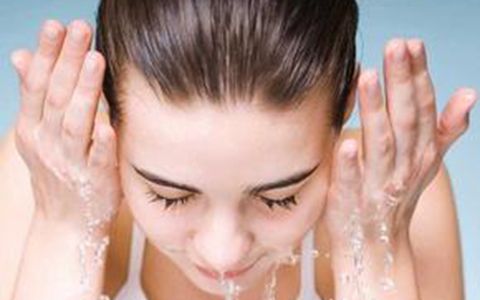 脸毛孔粗大收缩毛孔最有效的方法,脸上毛孔粗大用什么就会收缩毛孔