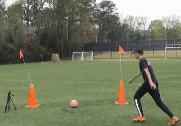 足球长传技巧详细解析,长传球技巧足球