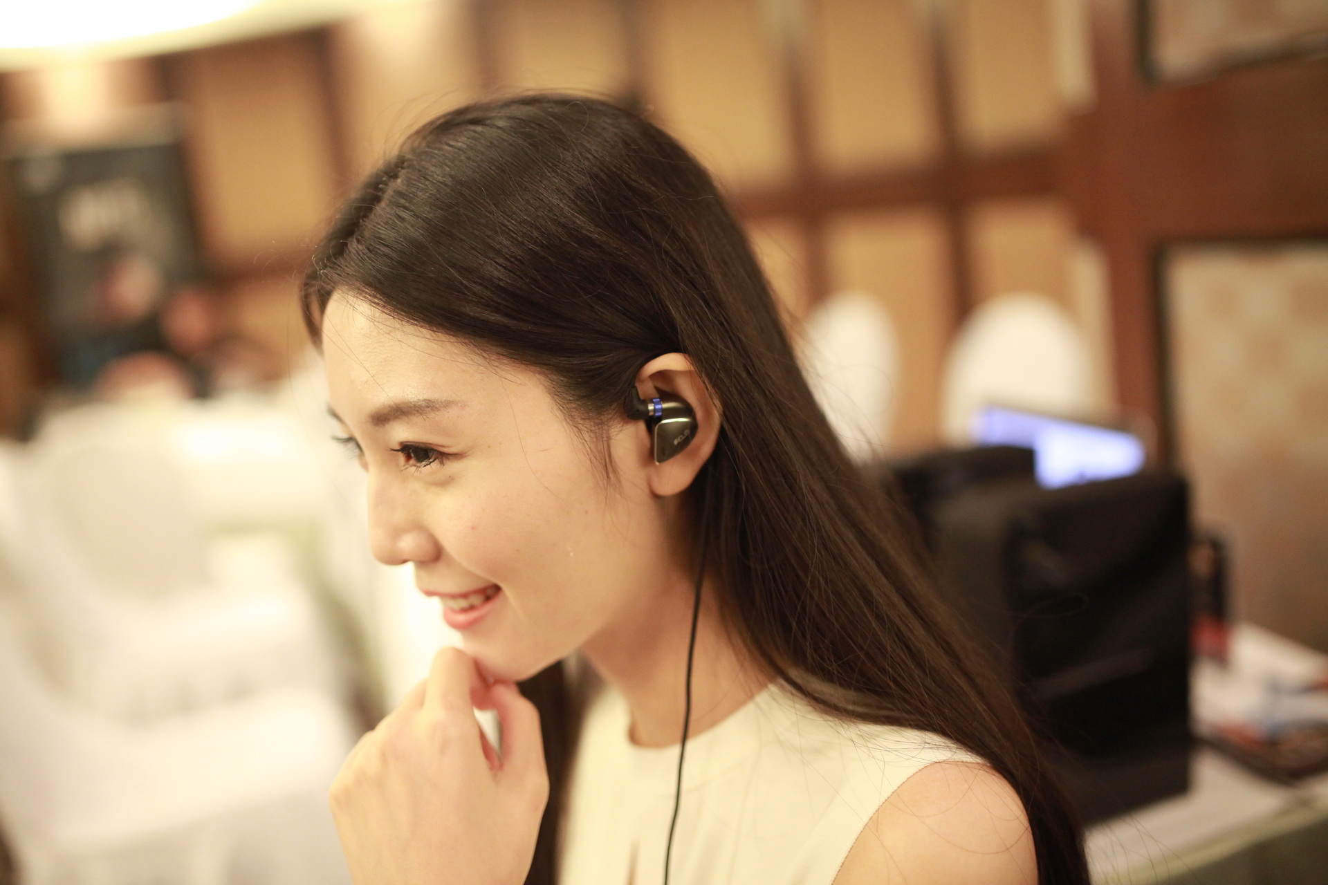 你真的会戴耳机吗,佩戴入耳式耳机有坏处嘛