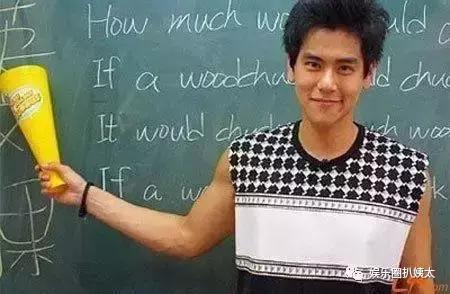 郭德纲撞衫鹿晗李宇春池昌旭，原来他一直是撞衫届的“战斗机”啊