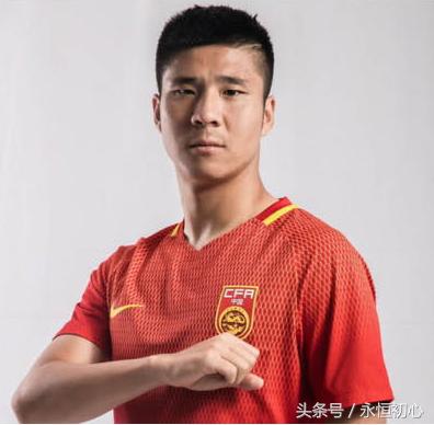 中国足球运动员都开什么车,开着豪车去东方