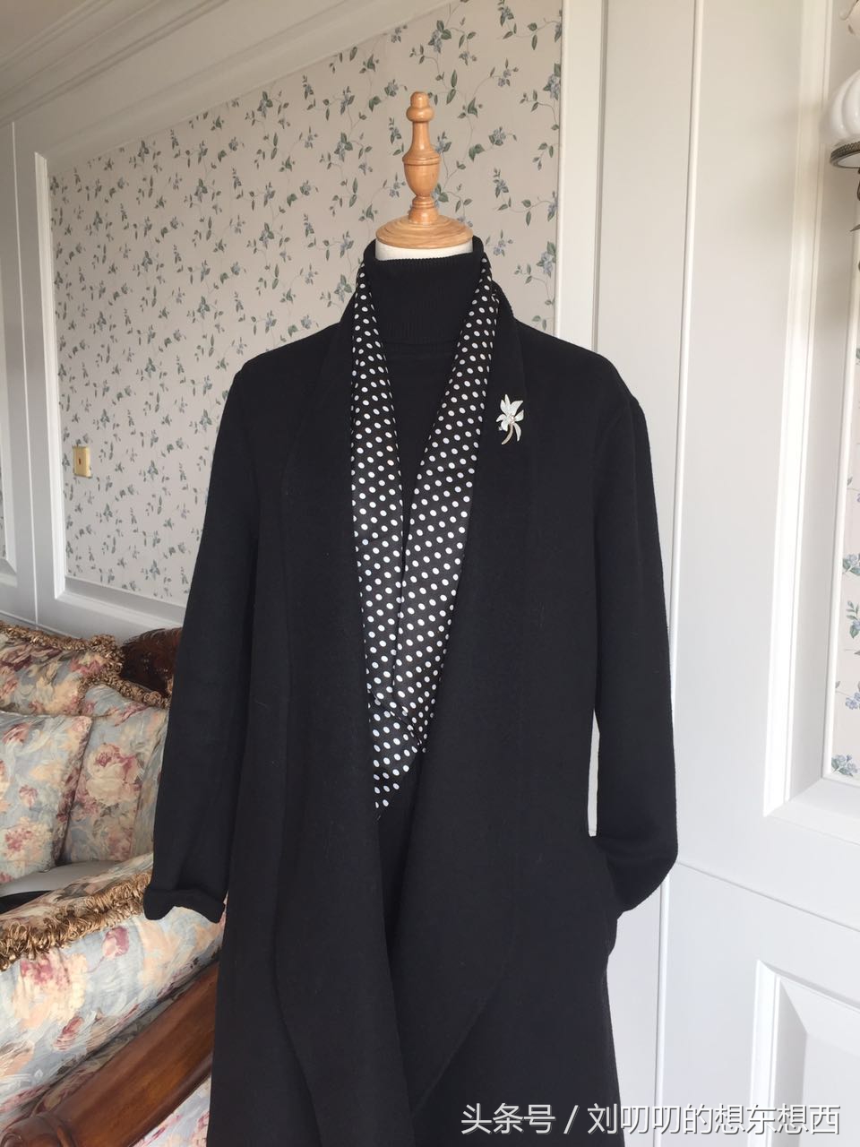 一身黑需要提点亮-一日一Look之黑配白五